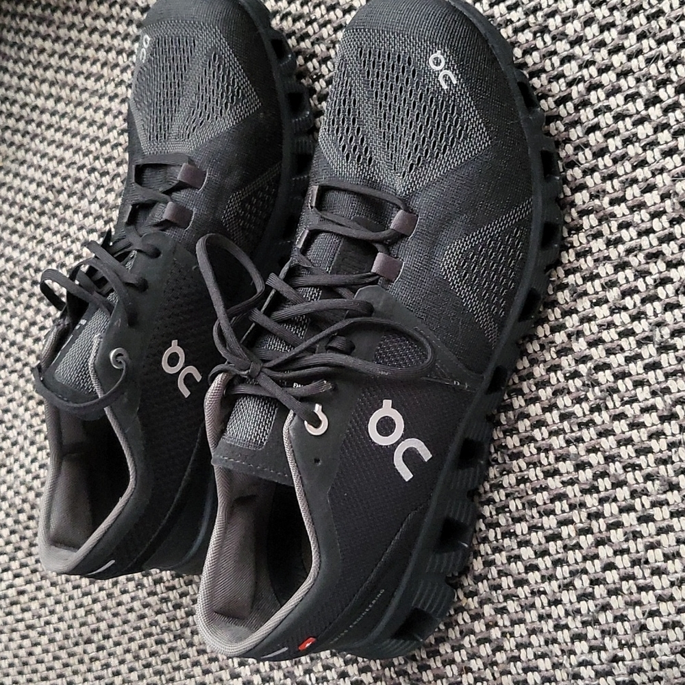 Swiss Engineering ON Cloud X womens size 10 Black